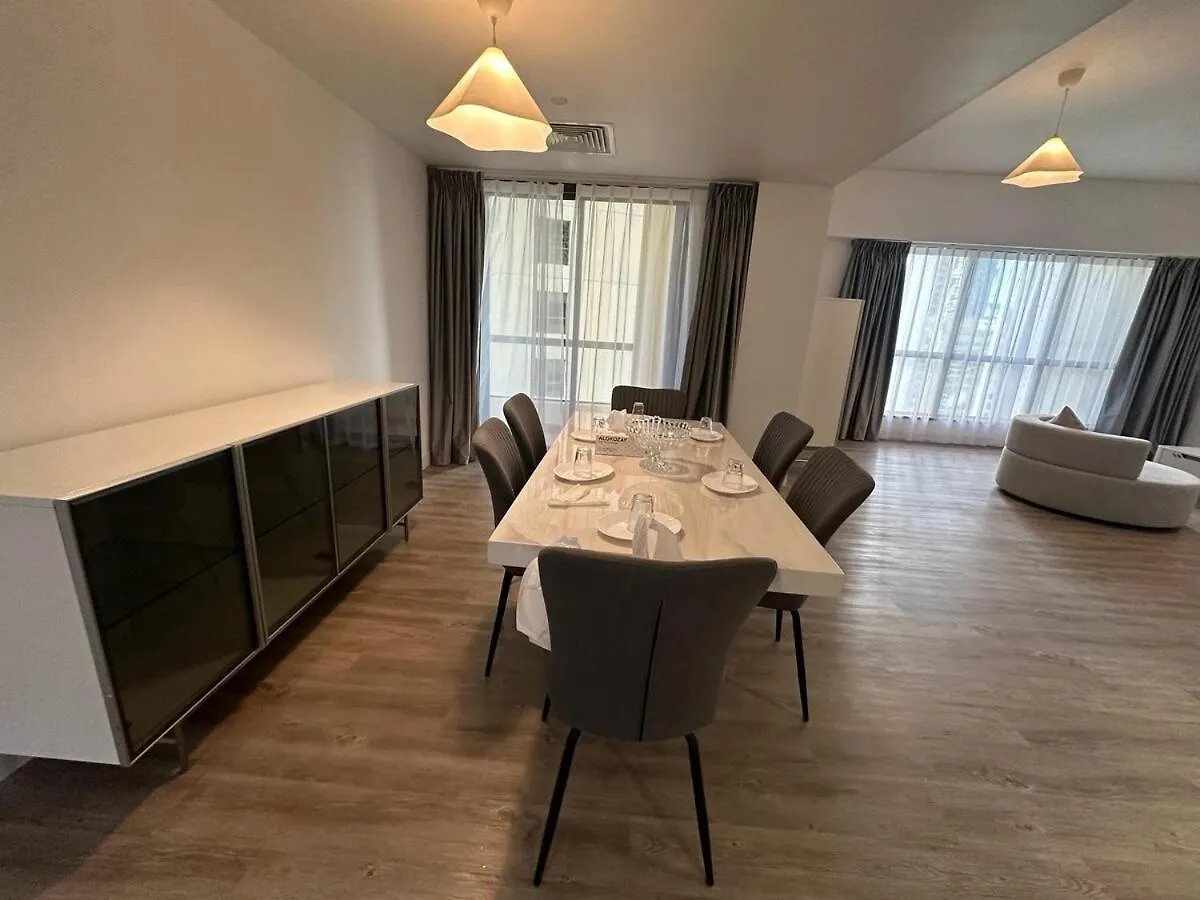 Apartment Partial Sea And Marina View 3Br Apartment, Dubai